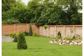 Węgry Privát Igal, Zewnątrz